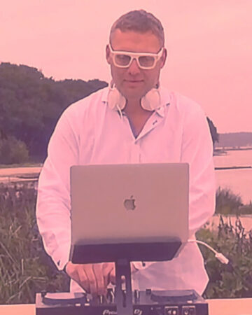 DJs
